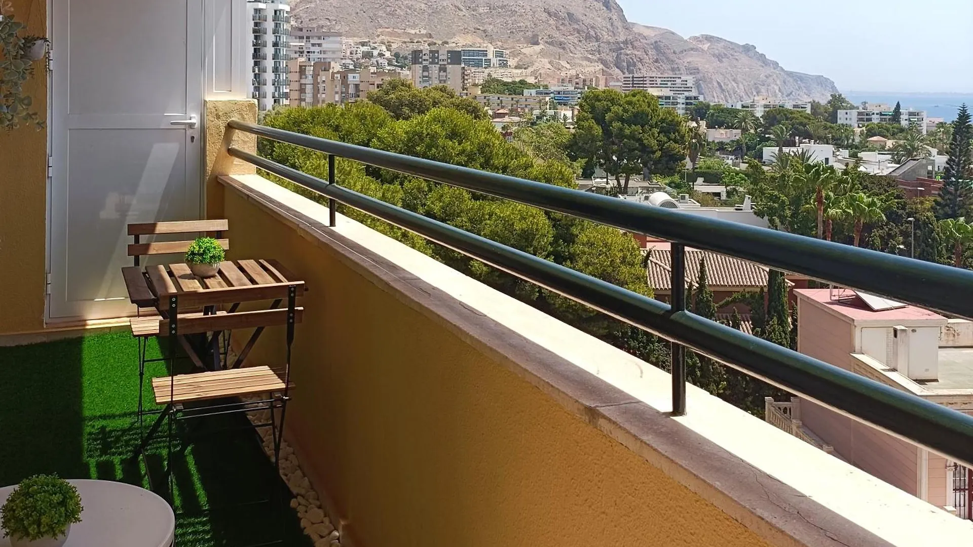 Apto Geminis 504 Con Terraza Y Vistas Al Mar Aguadulce  Aguadulce (Almeria)